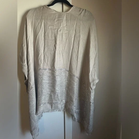 Vince Camuto Metallic Stripe Poncho / Open-Front Wrap – Ivory – NWT - Picture 2 of 6